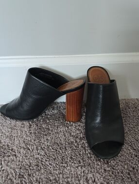 Tory Burch black leather slip on open toe heels-6